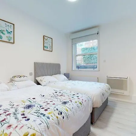 Kingston House South Apartment